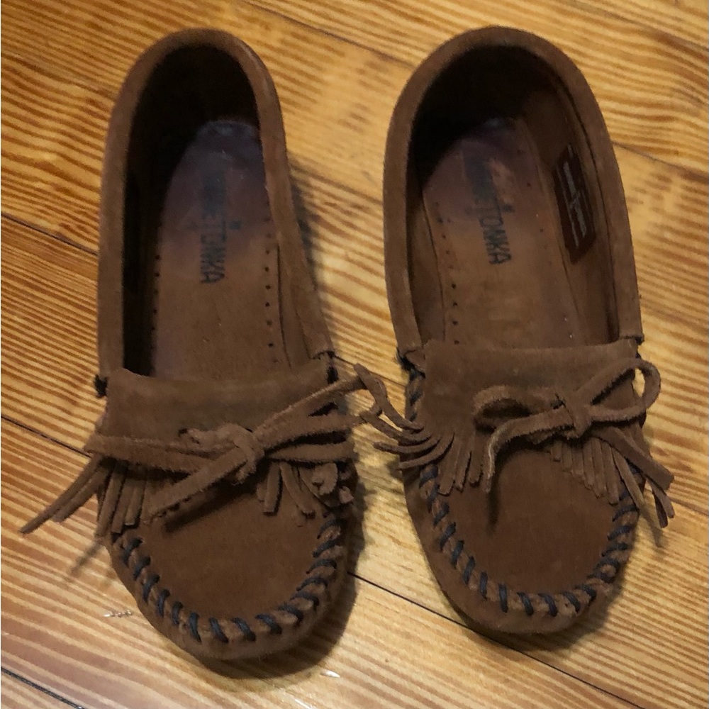 Minnetonka Moccasins suede leather slip on women’s shoes brown.7
